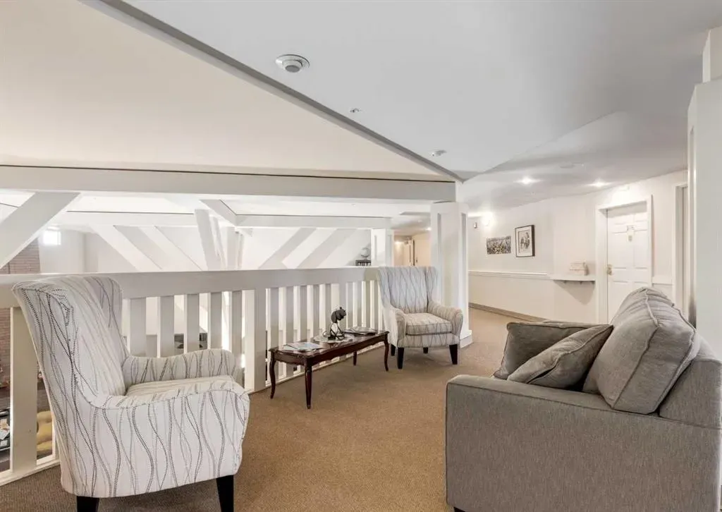 305 1 Avenue NW #101