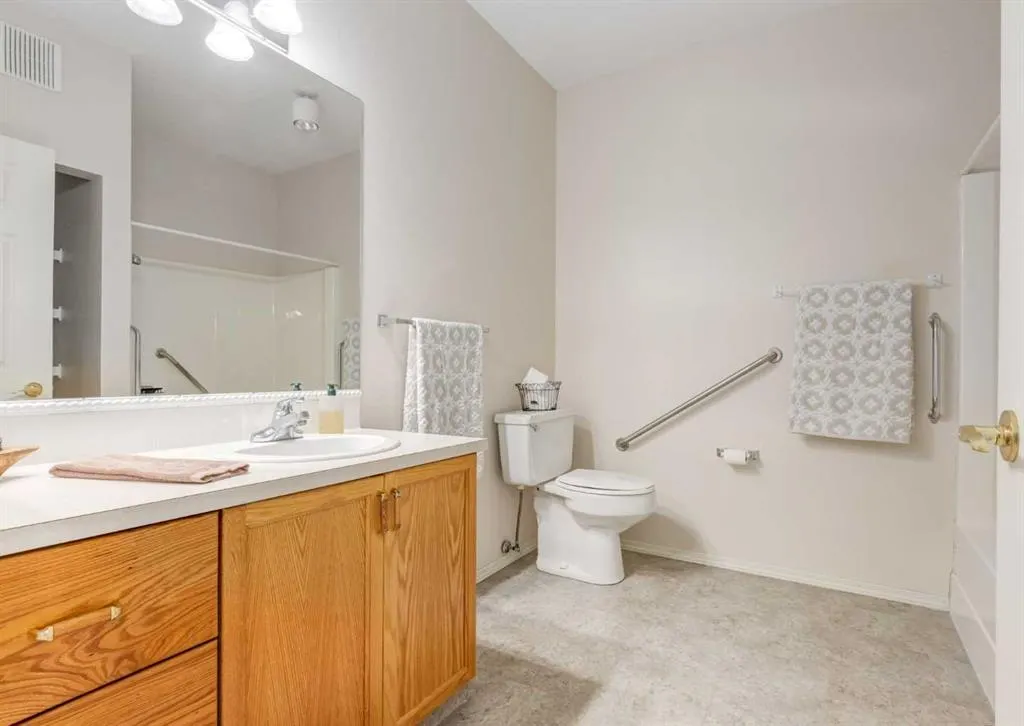 305 1 Avenue NW #101