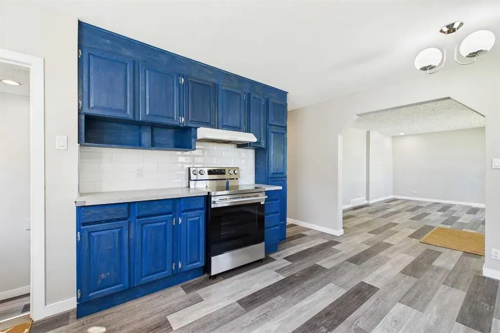 94 Lakeside Boulevard