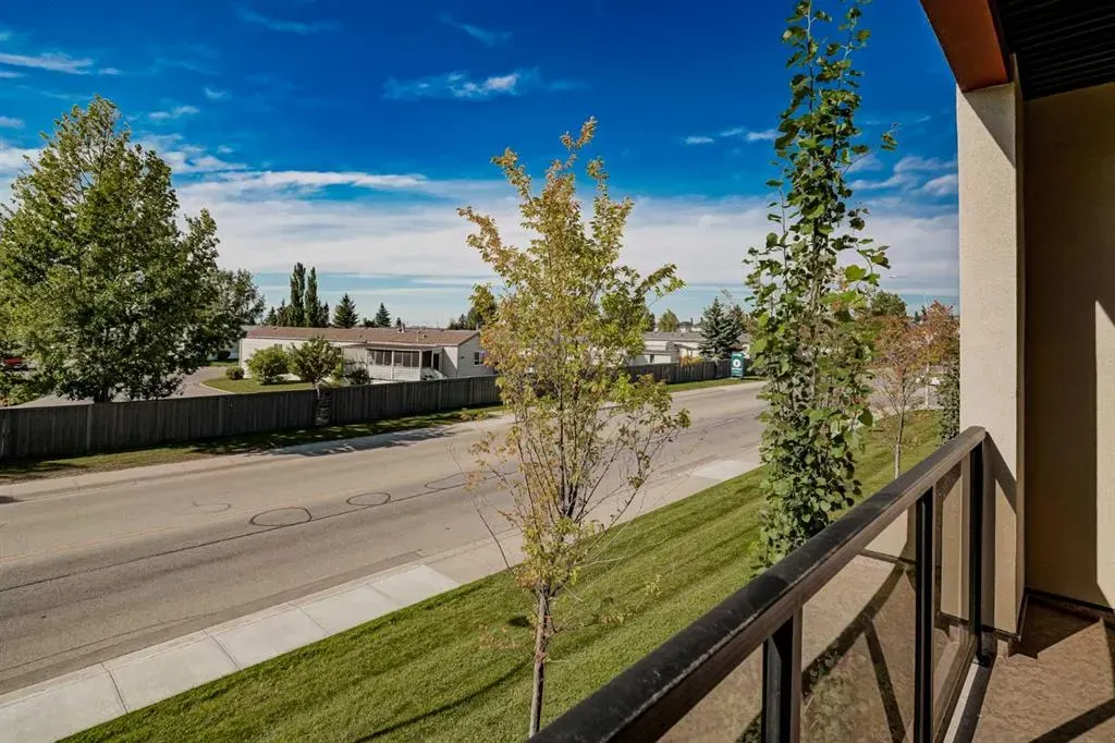 81 Arbour Lake View NW #1209