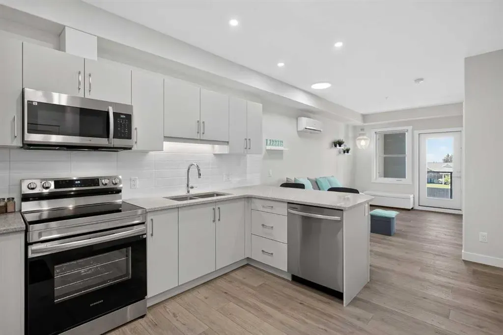 81 Arbour Lake View NW #1209