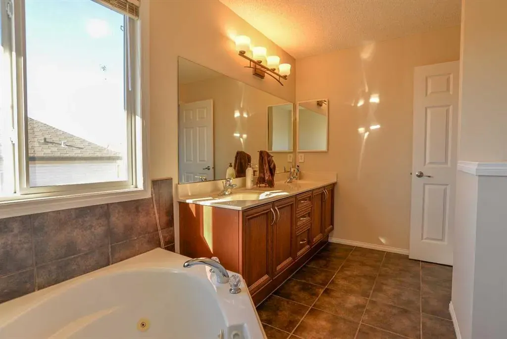 78 Tuscany Ridge Heights NW
