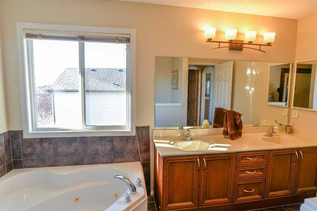 78 Tuscany Ridge Heights NW