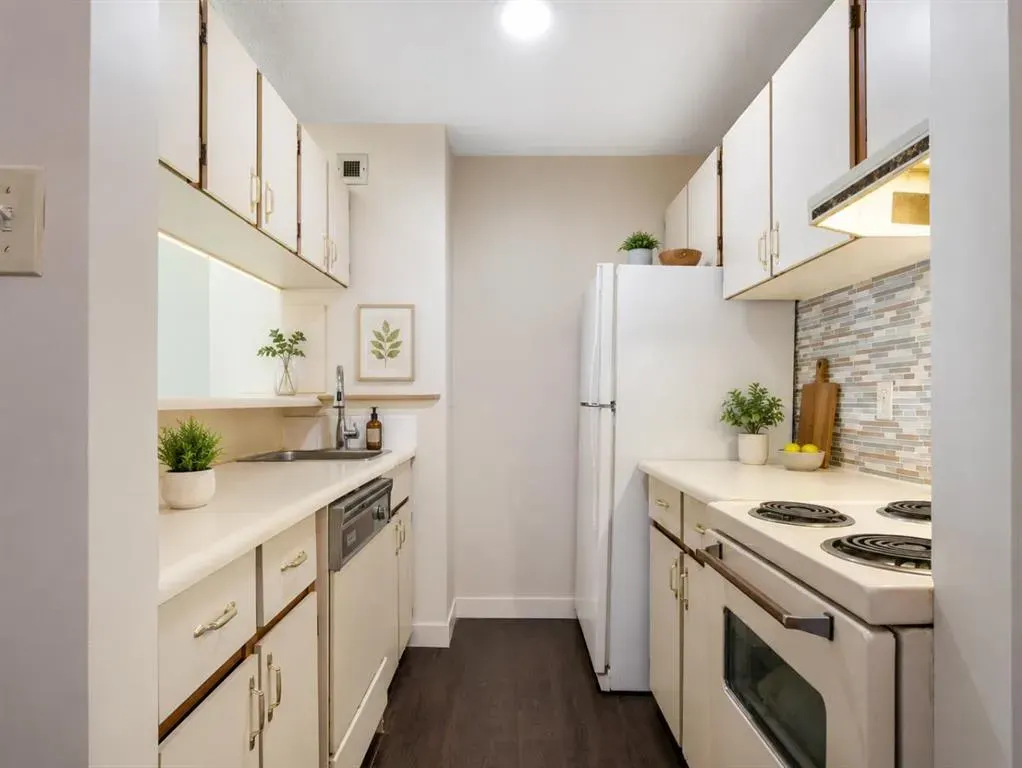 221 6 Avenue SE #1212