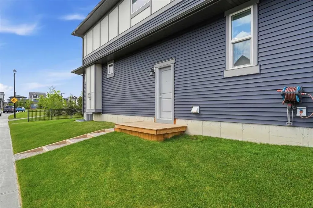 15 Lawrence Green SE