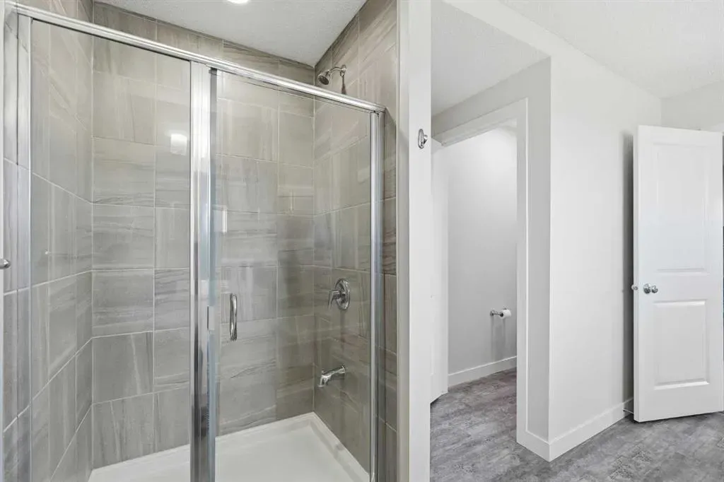 15 Lawrence Green SE