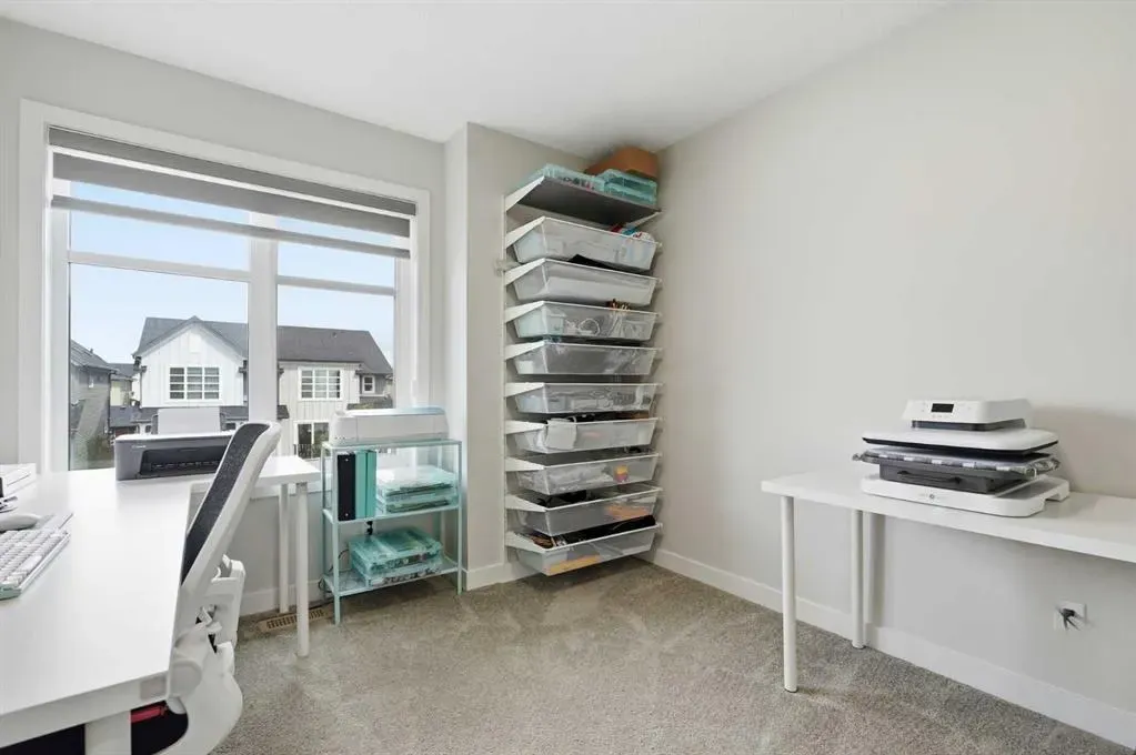 15 Lawrence Green SE
