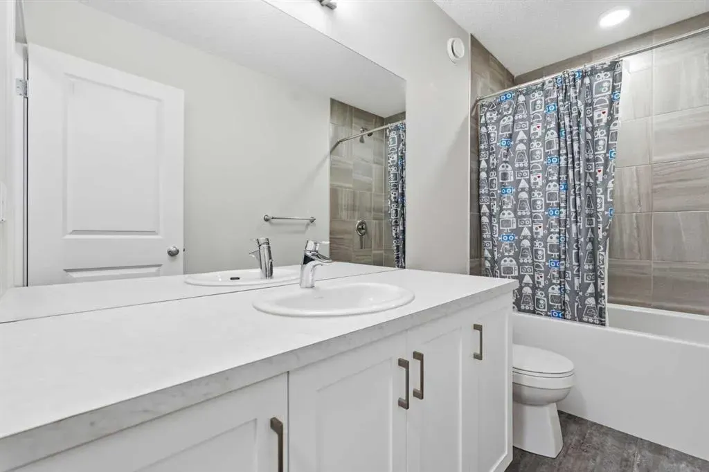 15 Lawrence Green SE