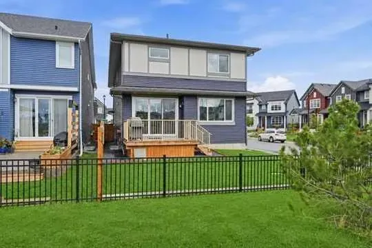 15 Lawrence Green SE