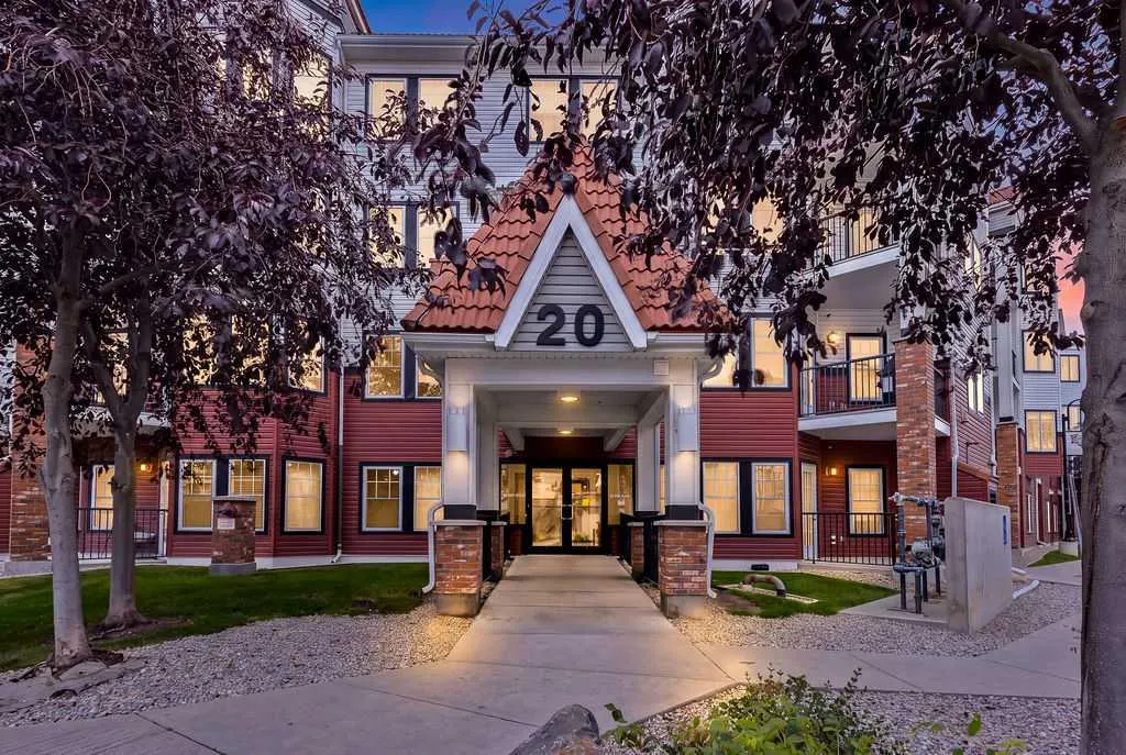 20 Royal Oak Plaza NW #111