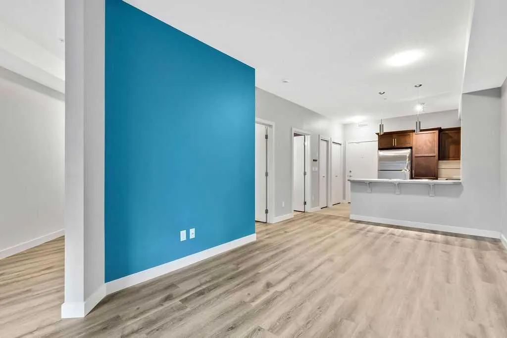 20 Royal Oak Plaza NW #111