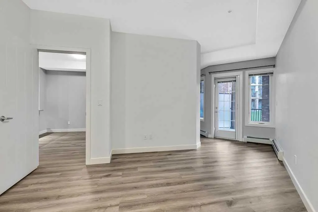 20 Royal Oak Plaza NW #111