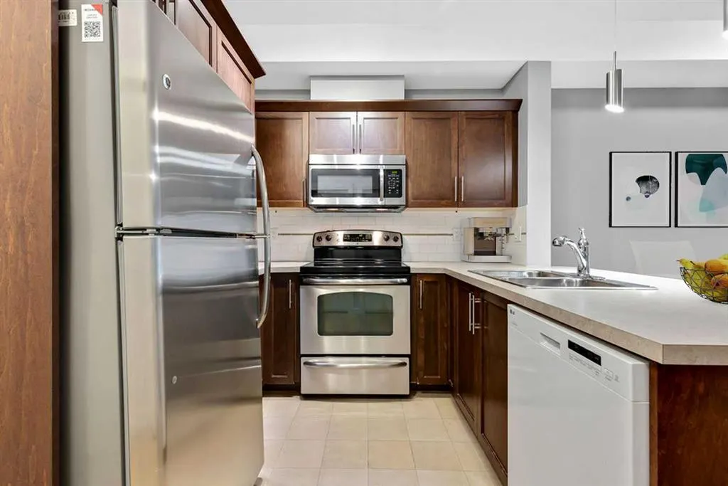 20 Royal Oak Plaza NW #111