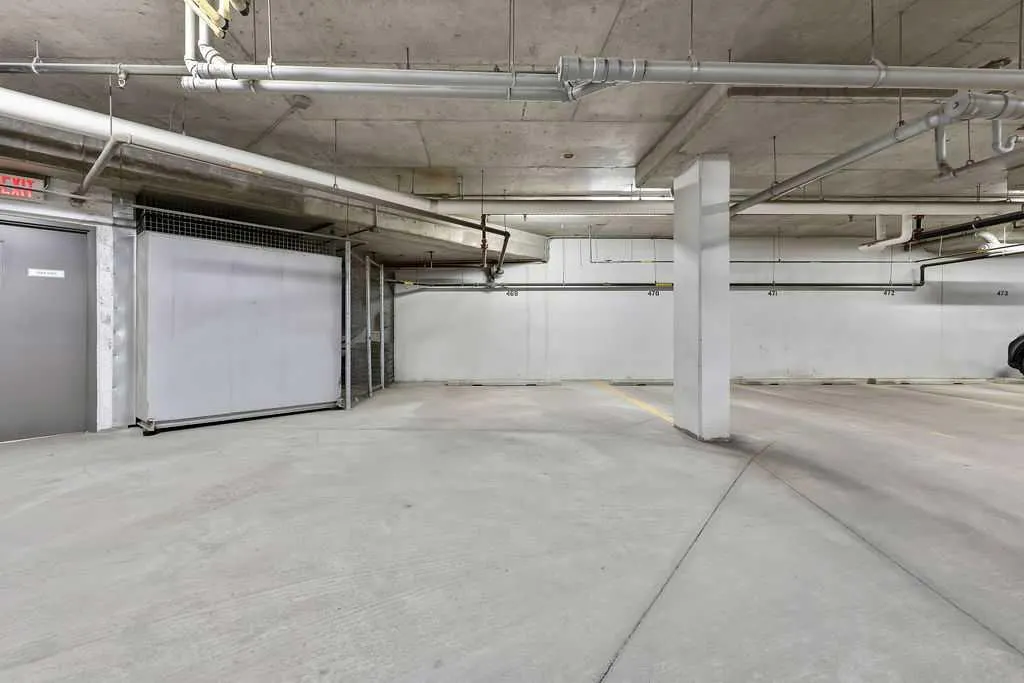 20 Royal Oak Plaza NW #111