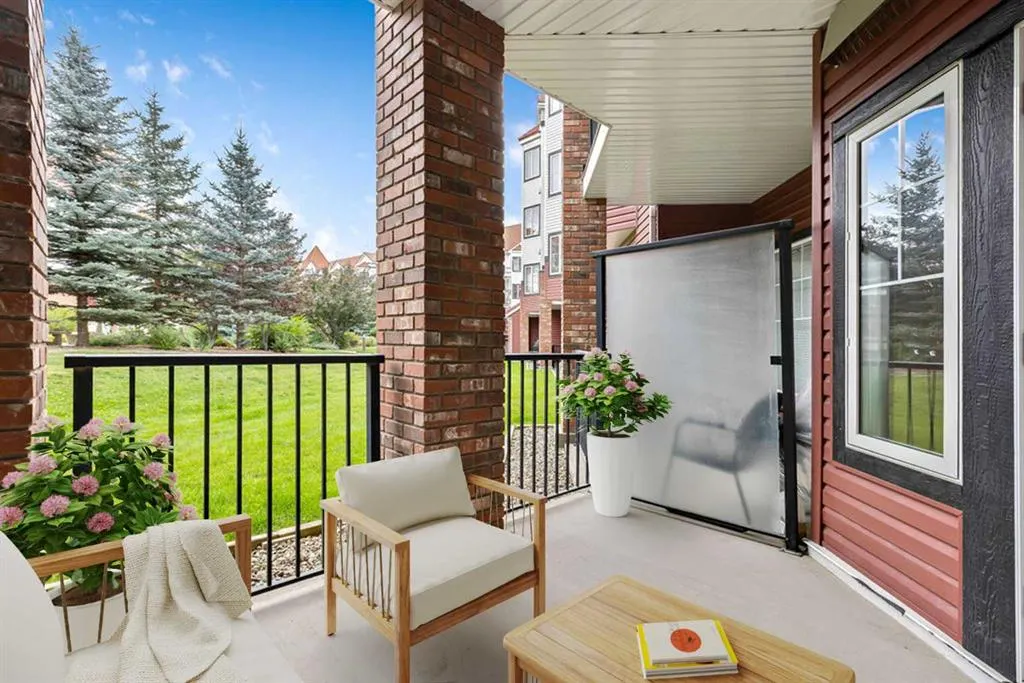 20 Royal Oak Plaza NW #111