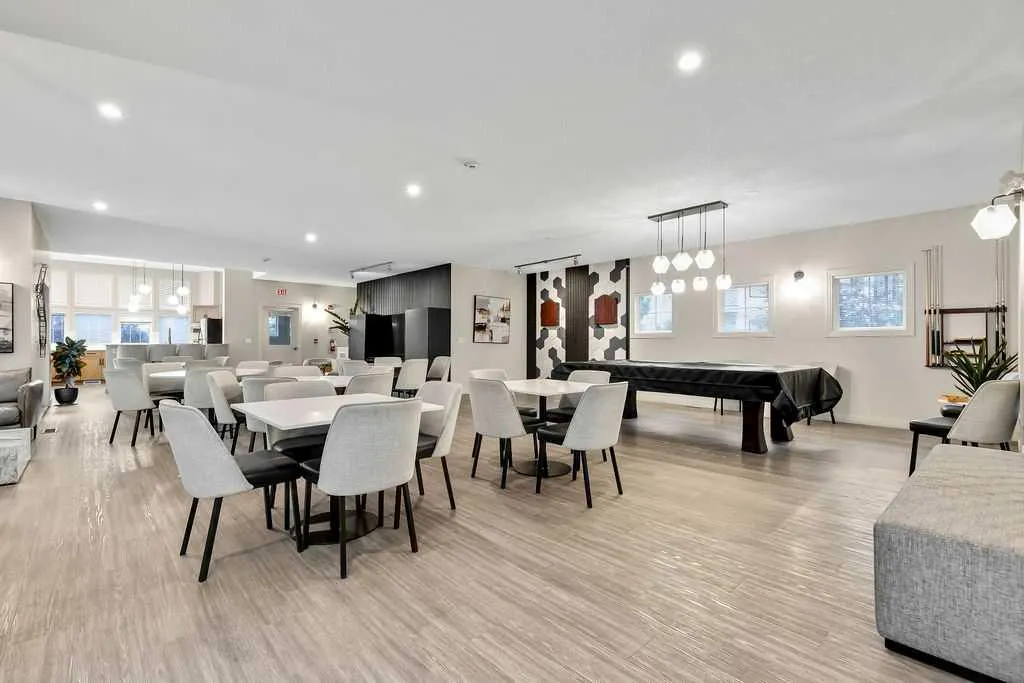 20 Royal Oak Plaza NW #111