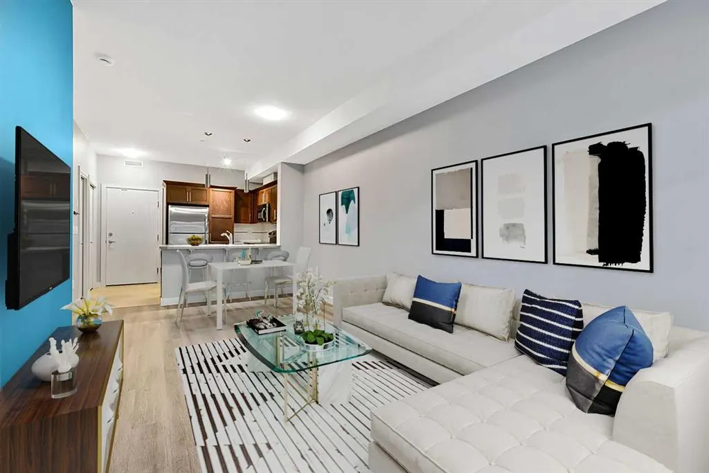 20 Royal Oak Plaza NW #111