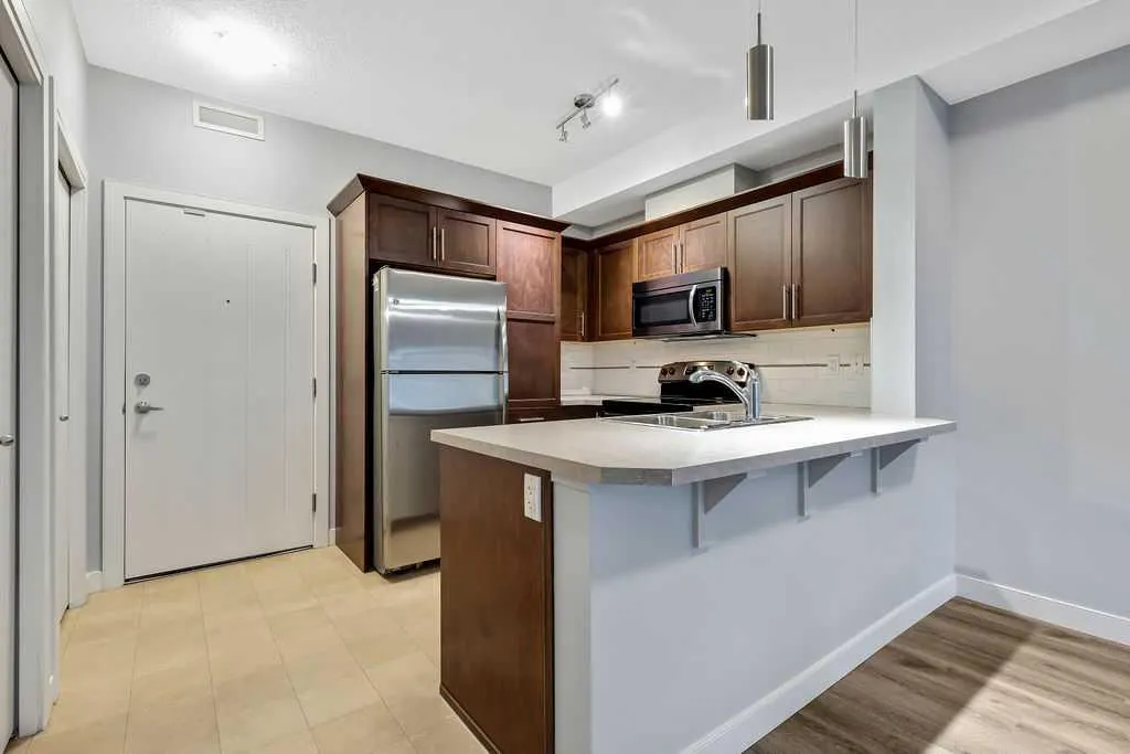 20 Royal Oak Plaza NW #111