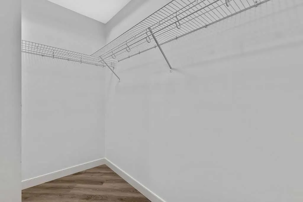 20 Royal Oak Plaza NW #111