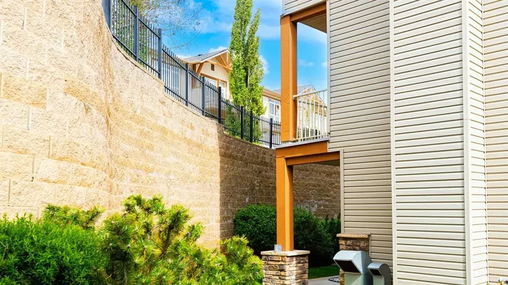 169 Rockyledge View NW #1