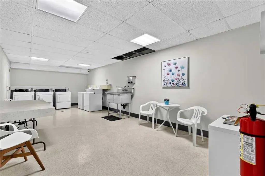521 57 Avenue SW #306