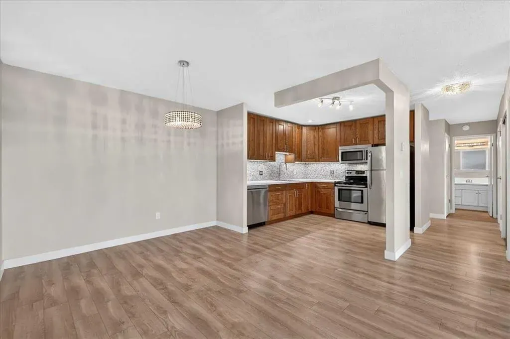 521 57 Avenue SW #306