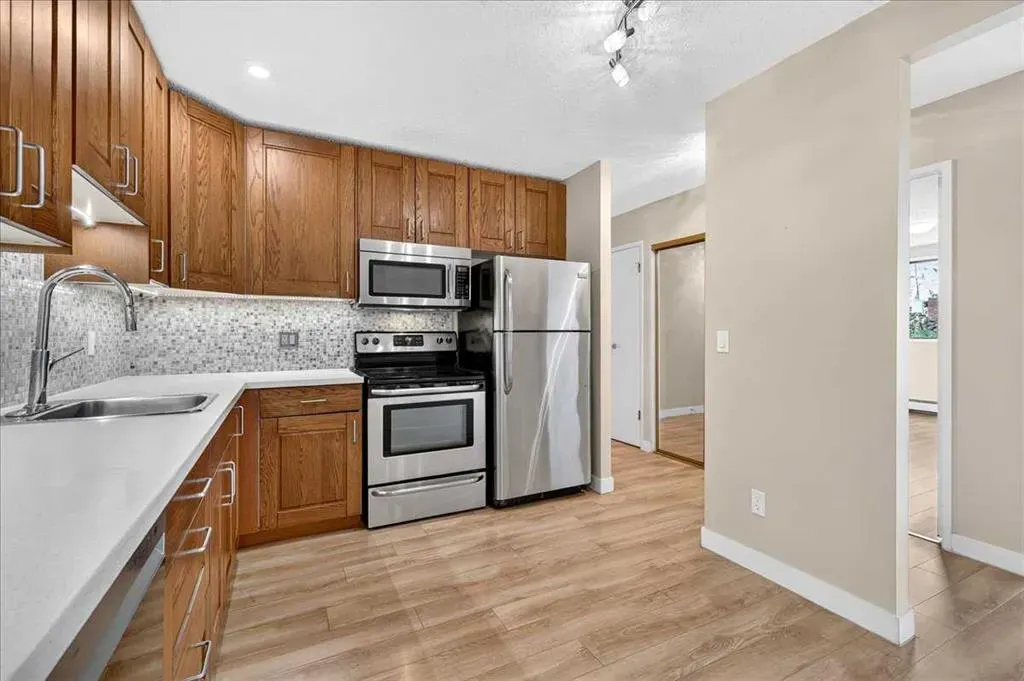 521 57 Avenue SW #306