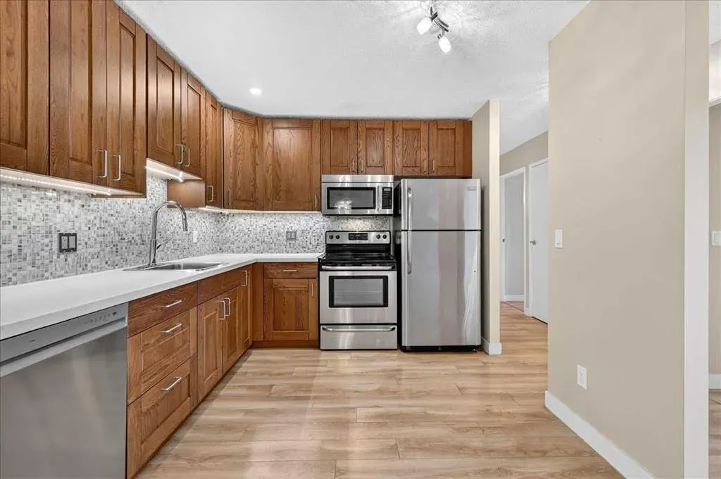 521 57 Avenue SW #306