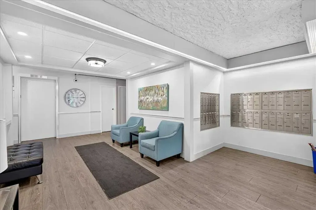 521 57 Avenue SW #306