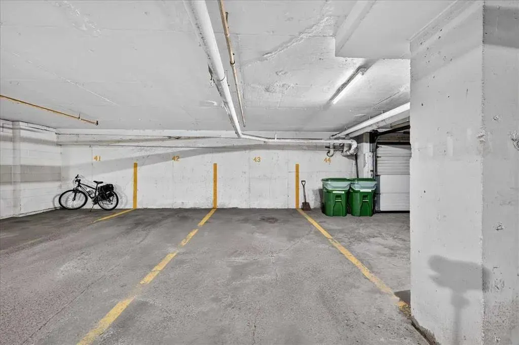 521 57 Avenue SW #306