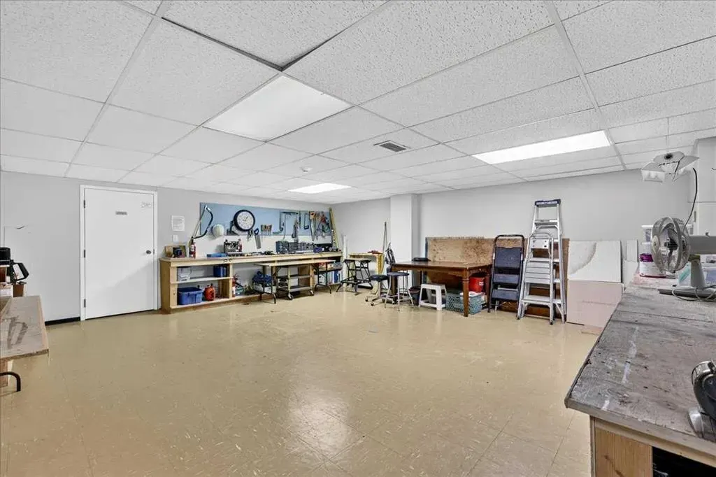 521 57 Avenue SW #306