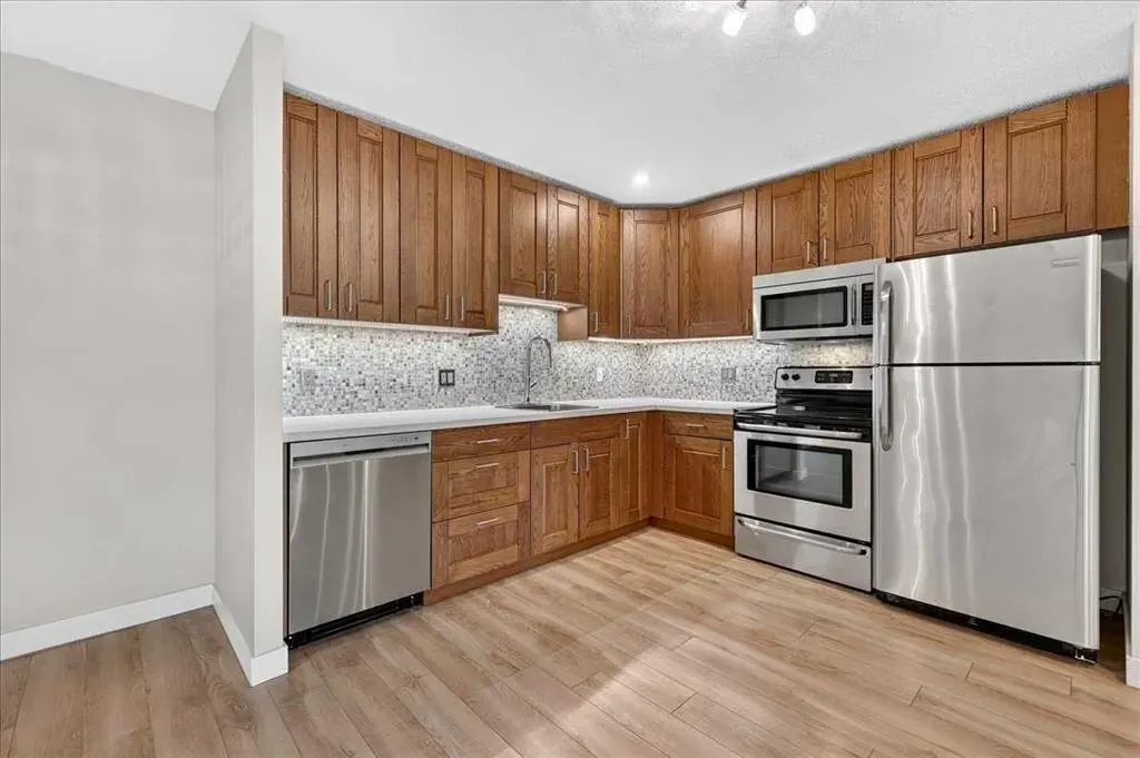 521 57 Avenue SW #306