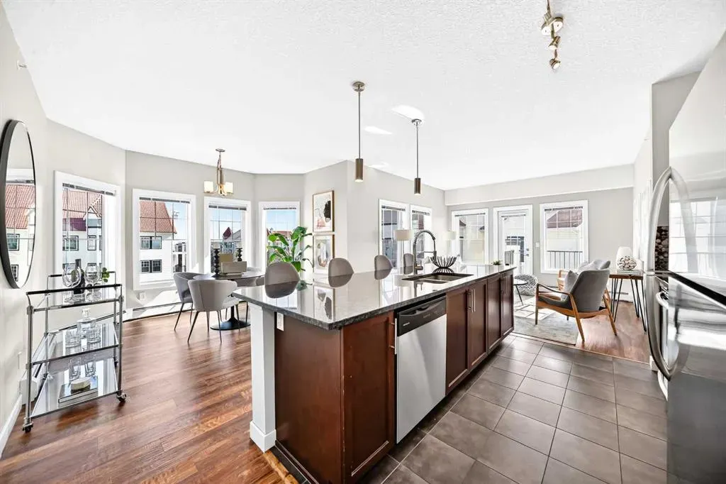 20 Royal Oak Plaza NW #401