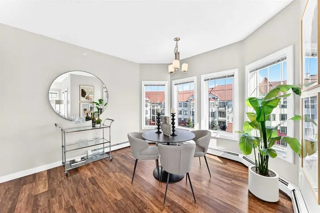 20 Royal Oak Plaza NW #401