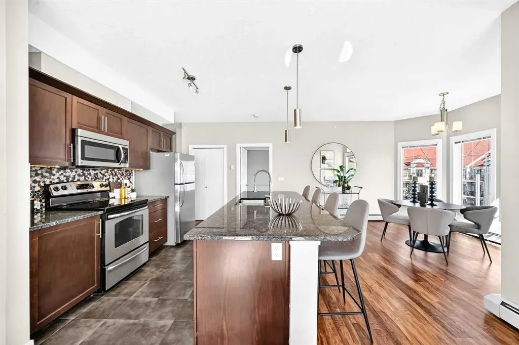20 Royal Oak Plaza NW #401