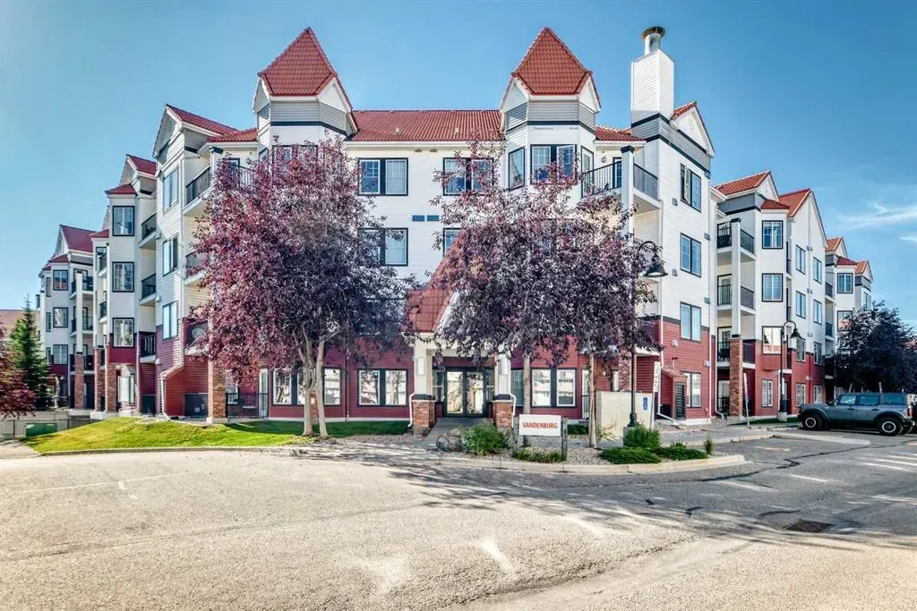 20 Royal Oak Plaza NW #401