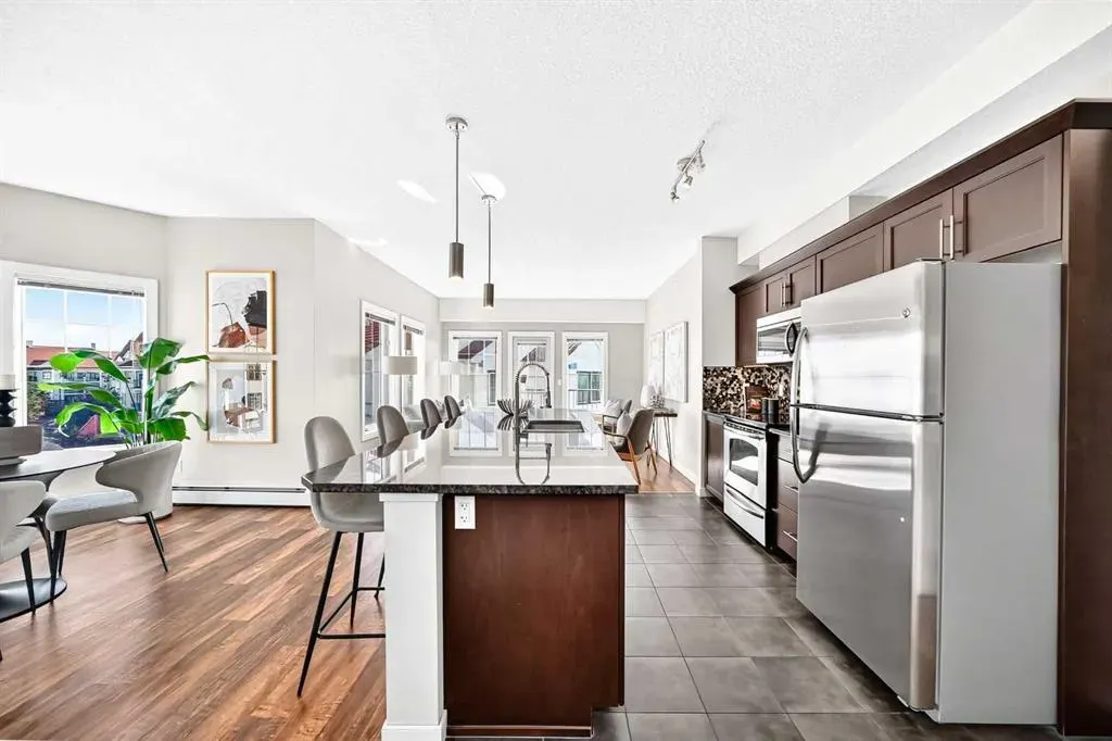 20 Royal Oak Plaza NW #401