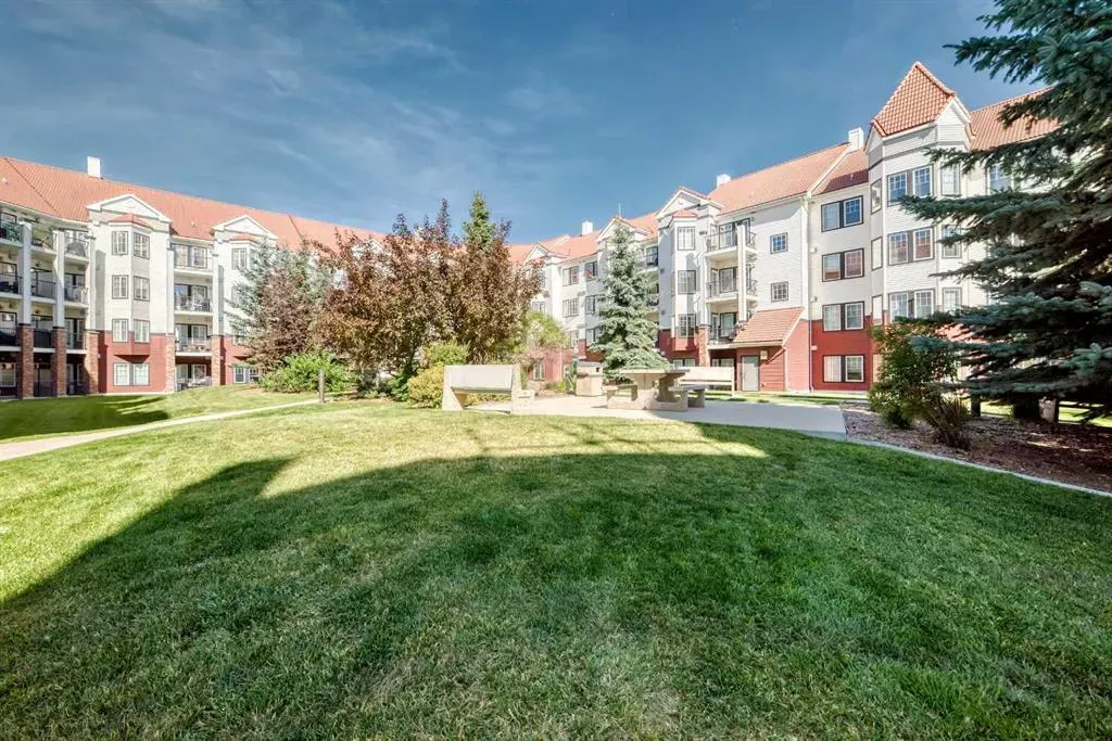 20 Royal Oak Plaza NW #401