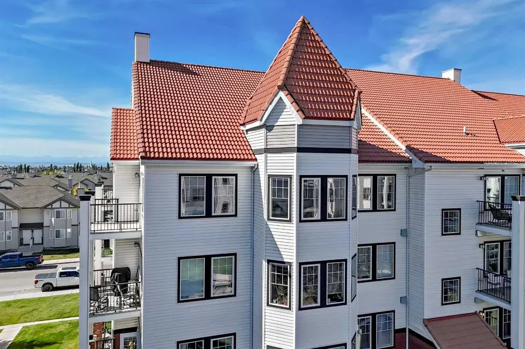 20 Royal Oak Plaza NW #401