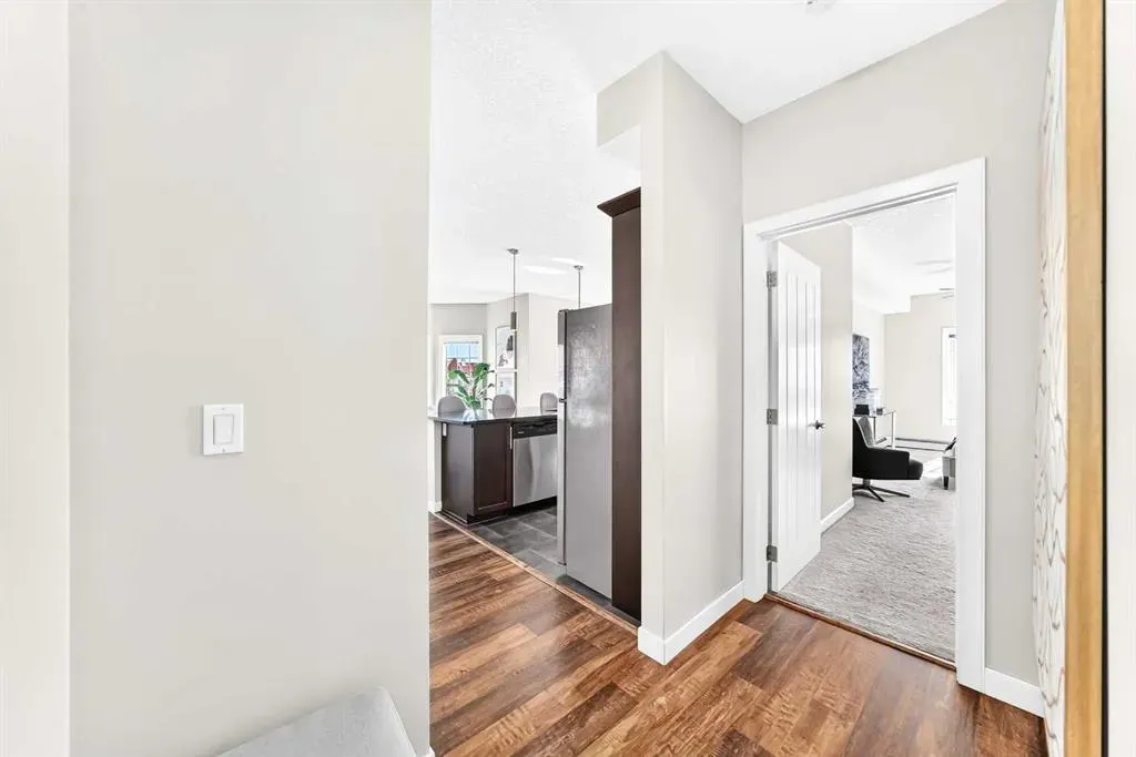 20 Royal Oak Plaza NW #401