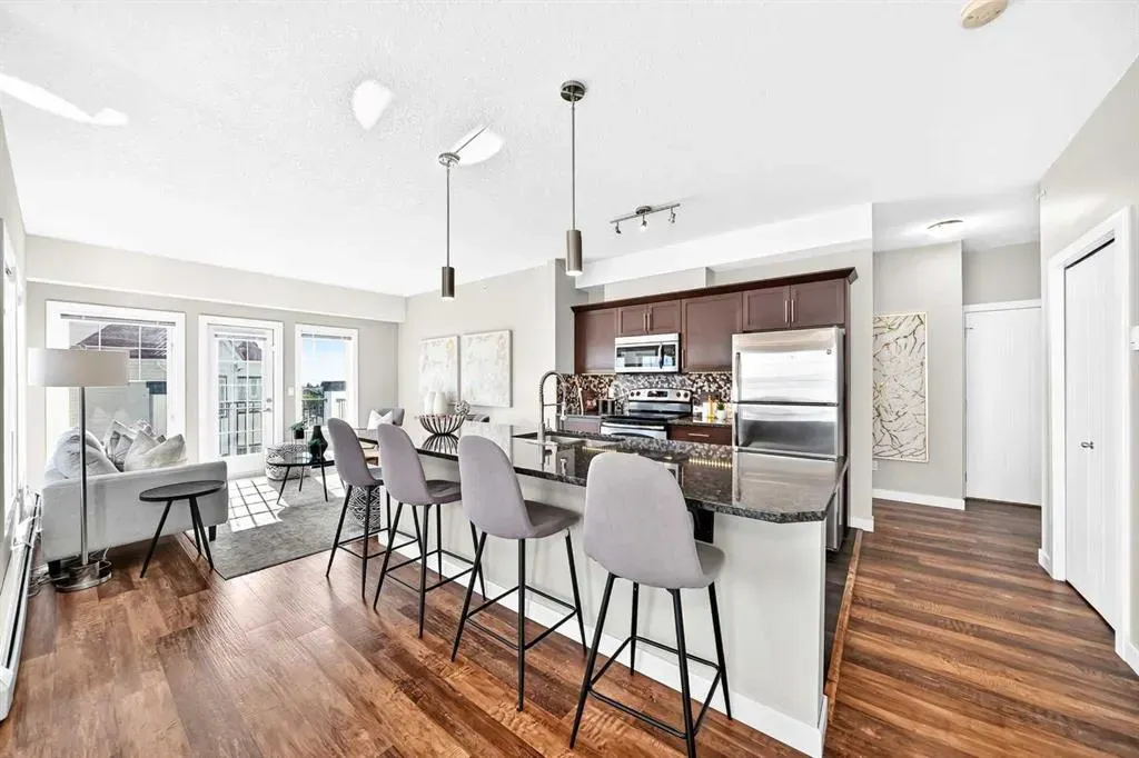 20 Royal Oak Plaza NW #401