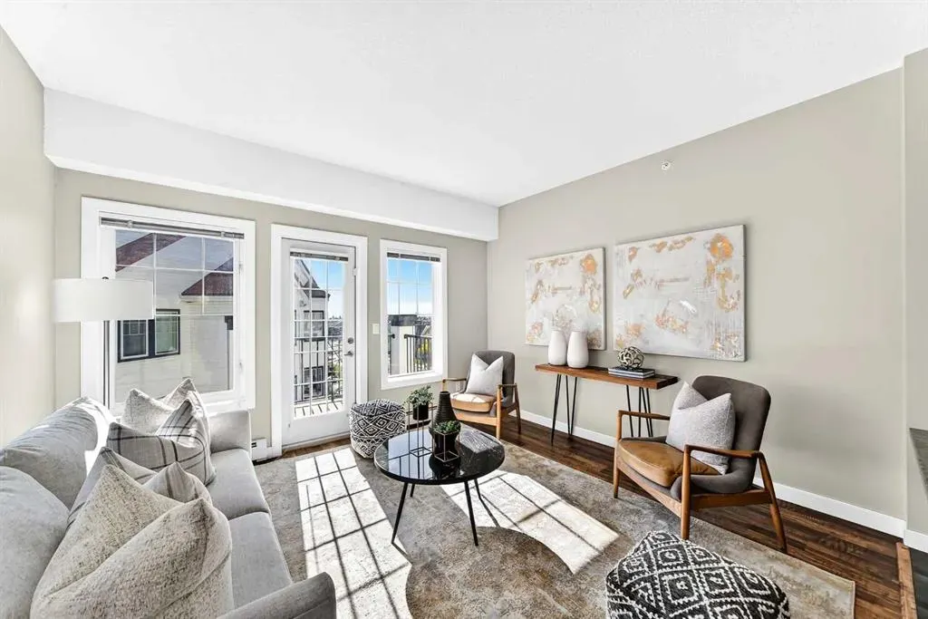 20 Royal Oak Plaza NW #401