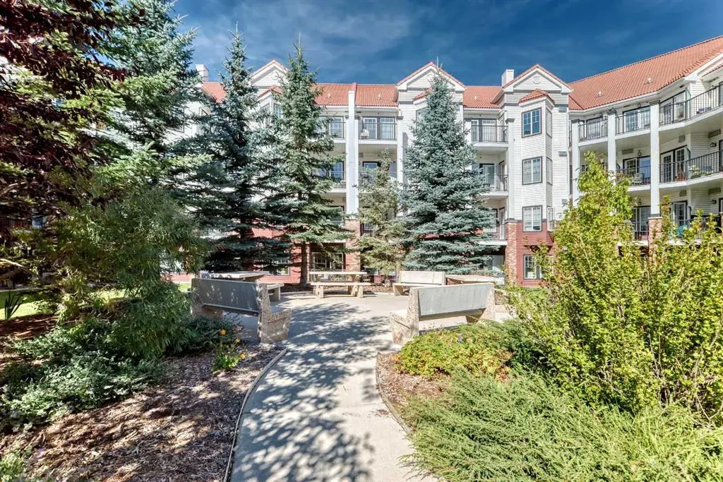 20 Royal Oak Plaza NW #401