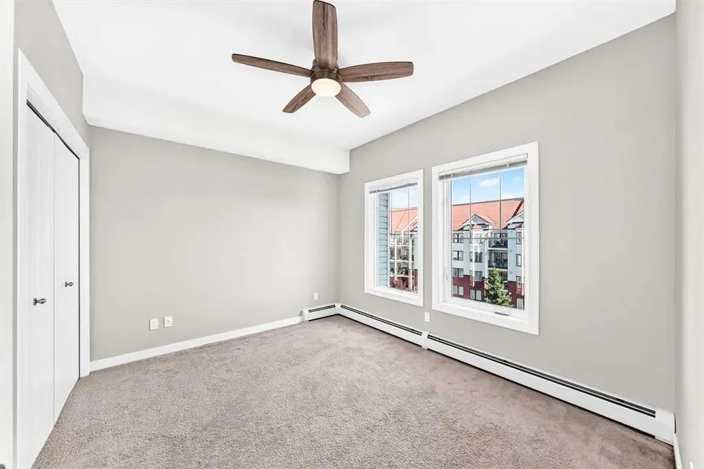 20 Royal Oak Plaza NW #401