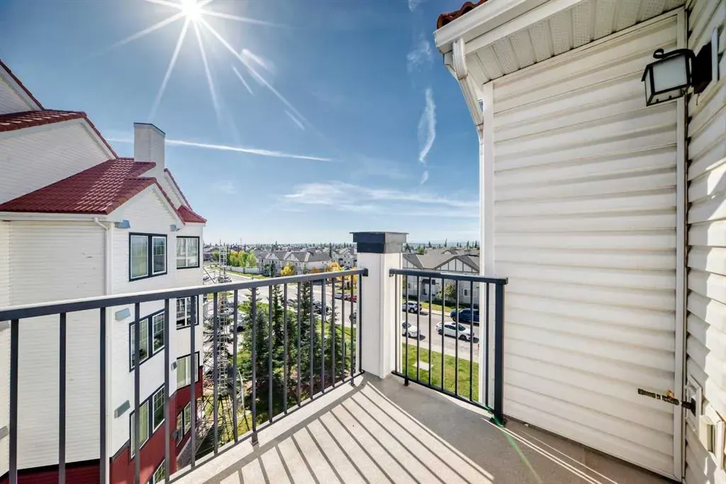 20 Royal Oak Plaza NW #401