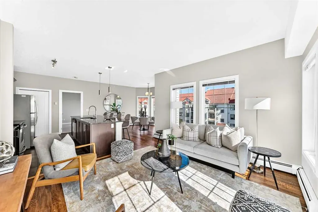 20 Royal Oak Plaza NW #401
