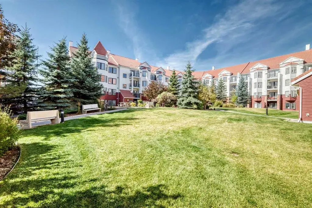 20 Royal Oak Plaza NW #401