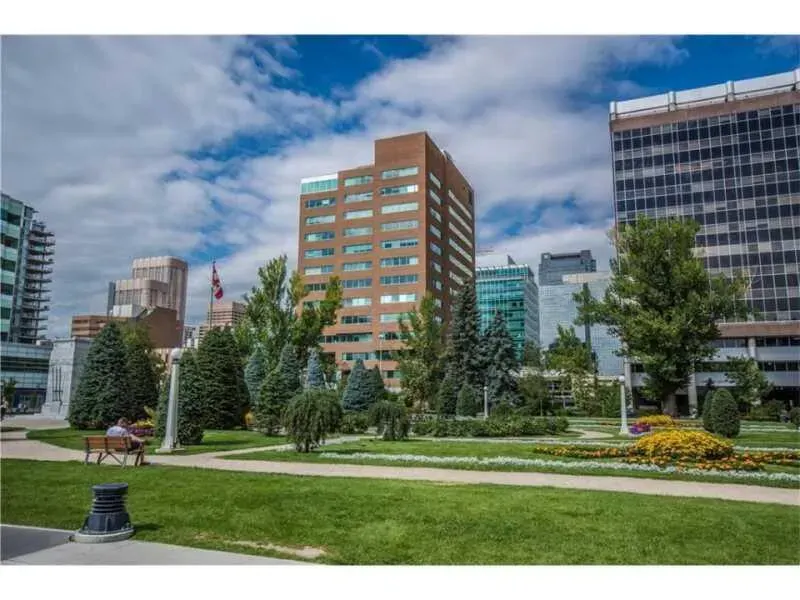 339 13 Avenue SW #207