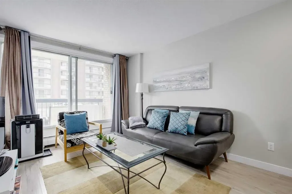 339 13 Avenue SW #207