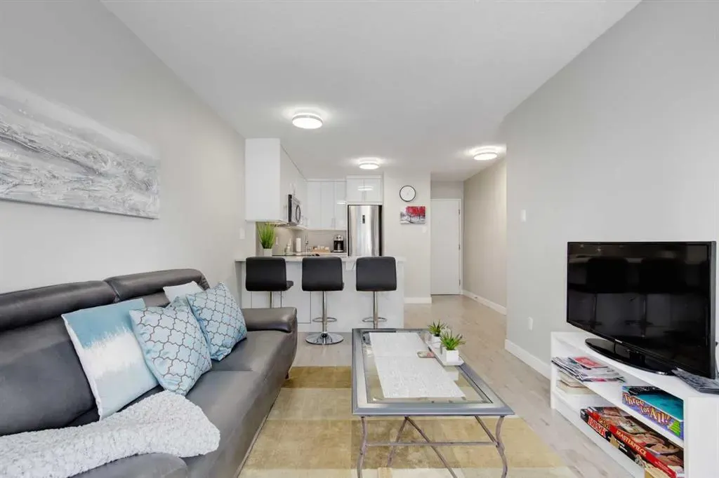 339 13 Avenue SW #207